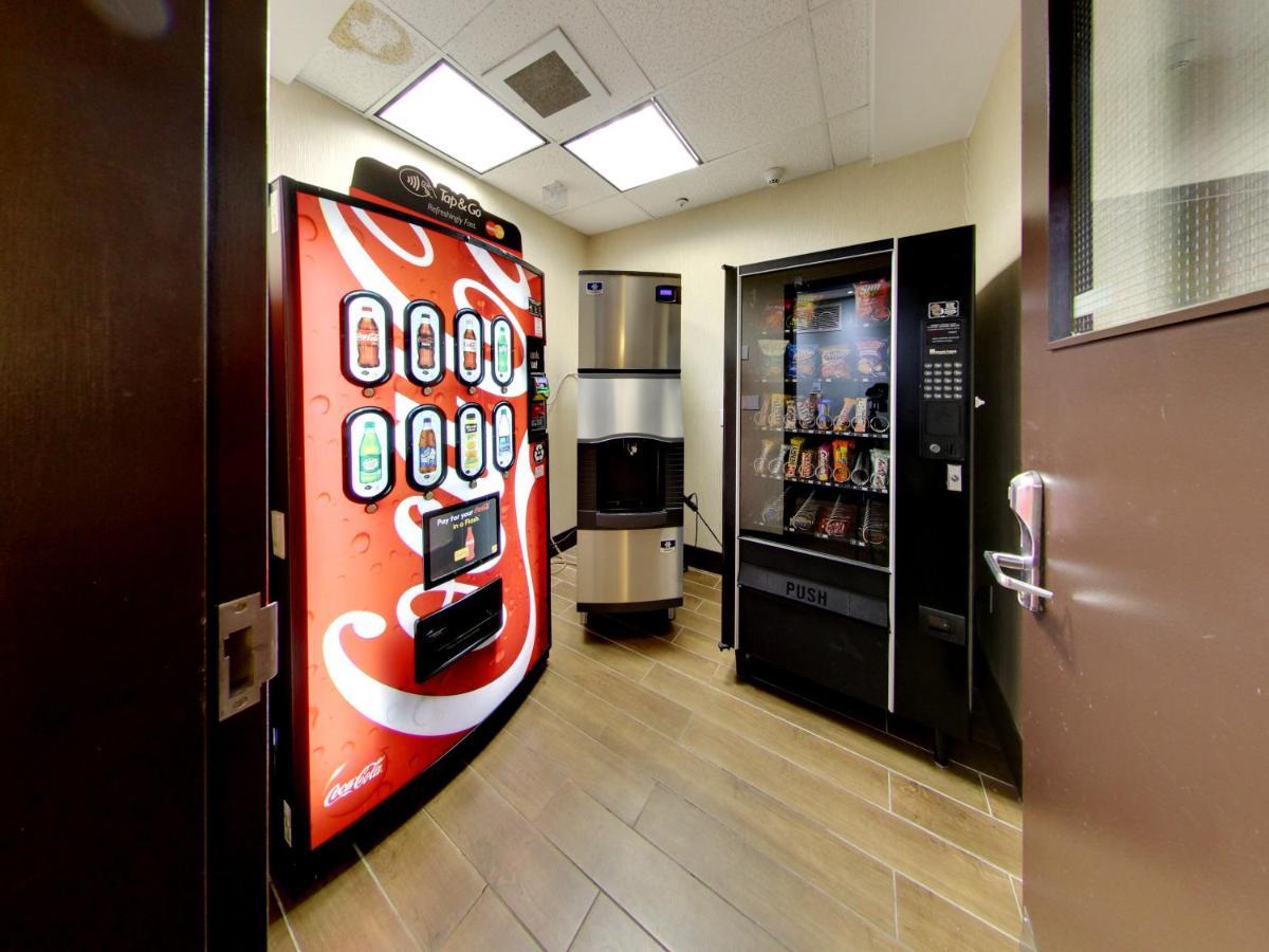 Express & - Edmonton International Airport By Ihg Hotel
