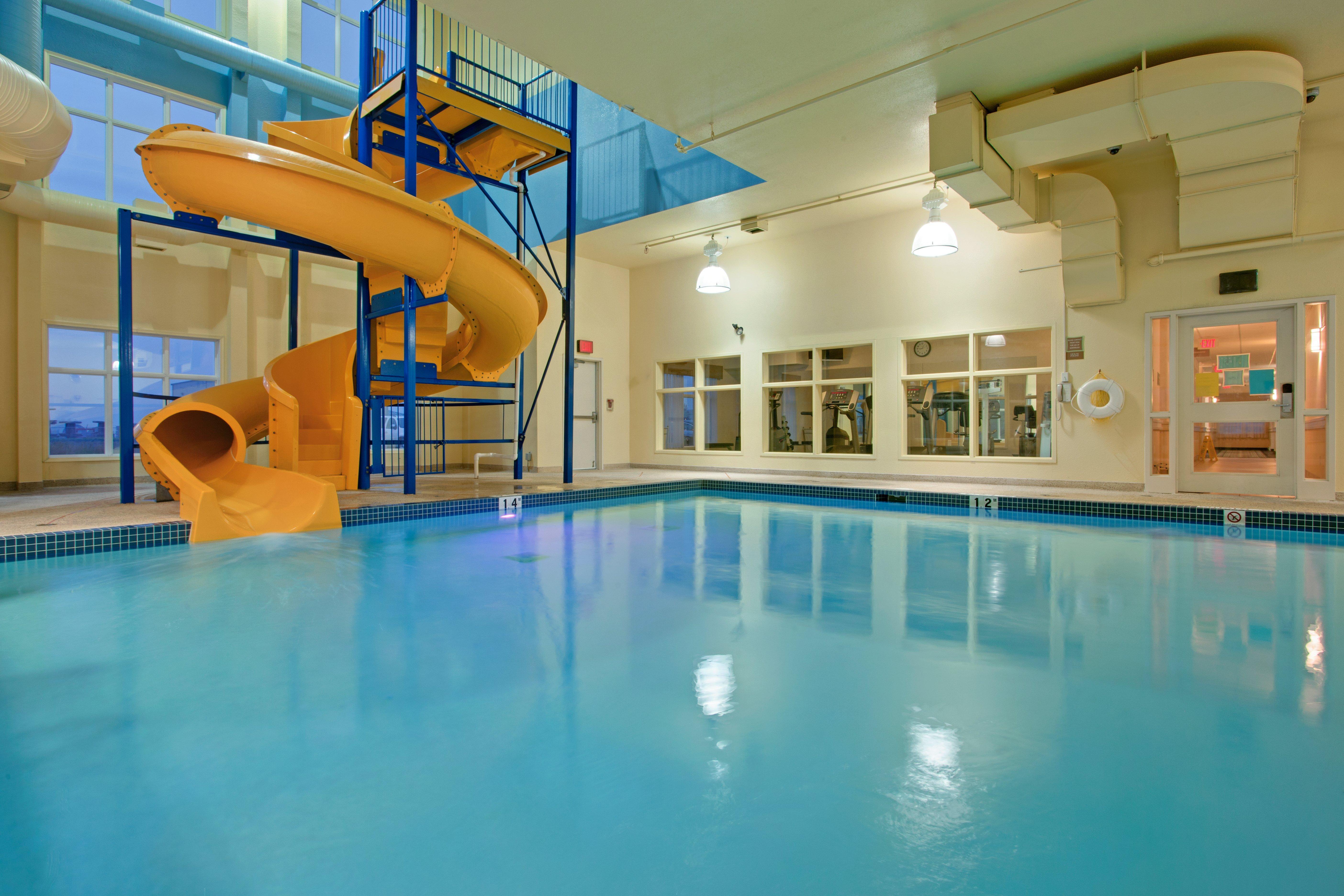 Hotel Express & - Edmonton International Airport By Ihg 2*