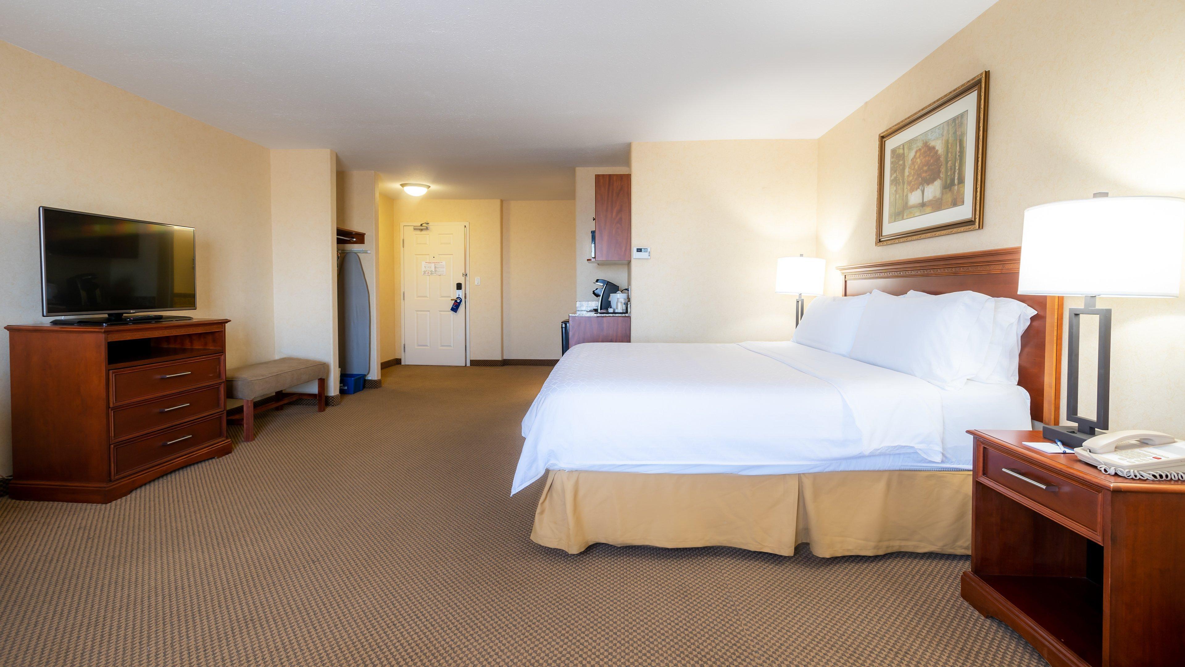 Hotel Express & - Edmonton International Airport By Ihg 2*