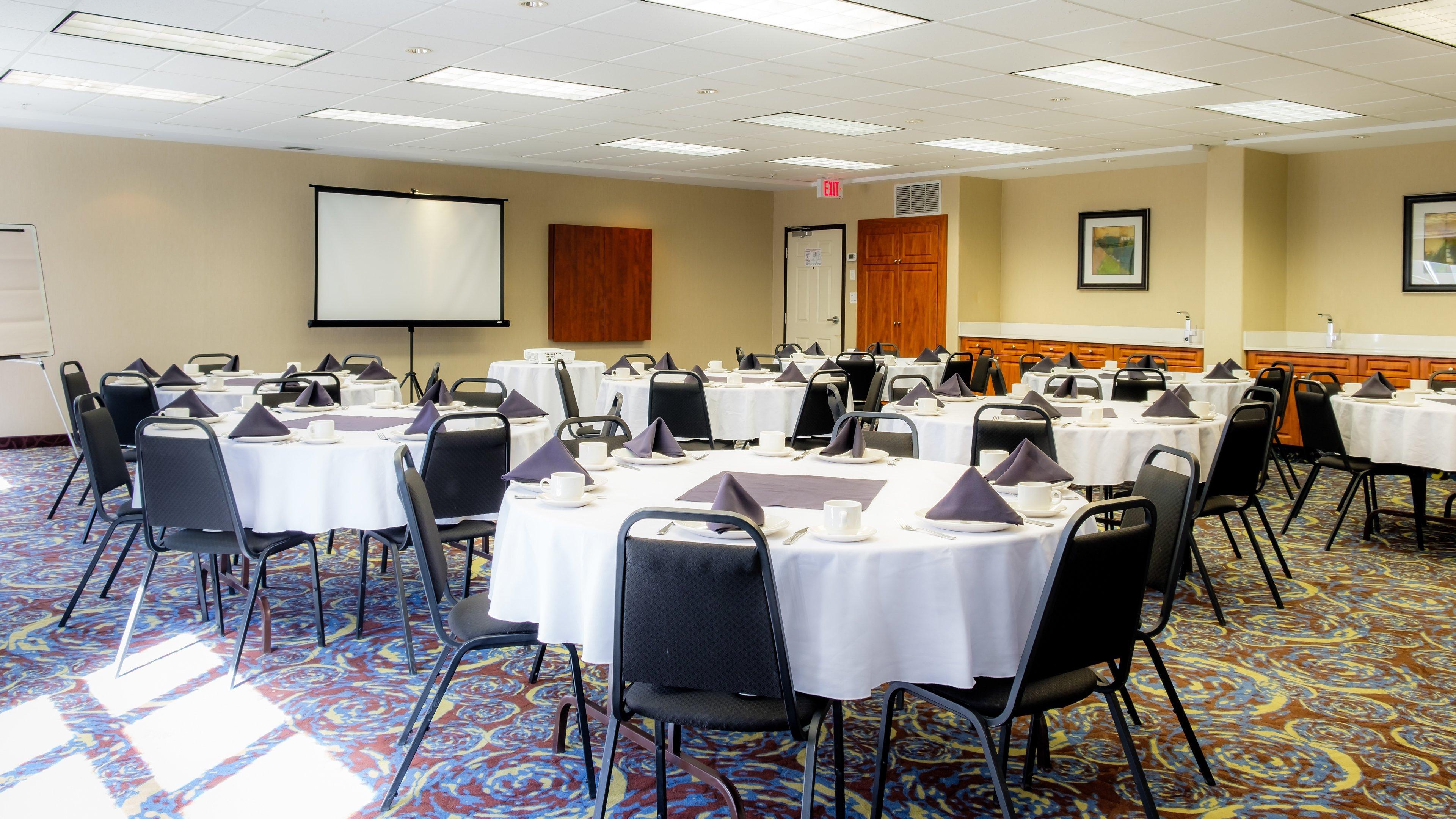 Express & - Edmonton International Airport By Ihg Hotel Nisku