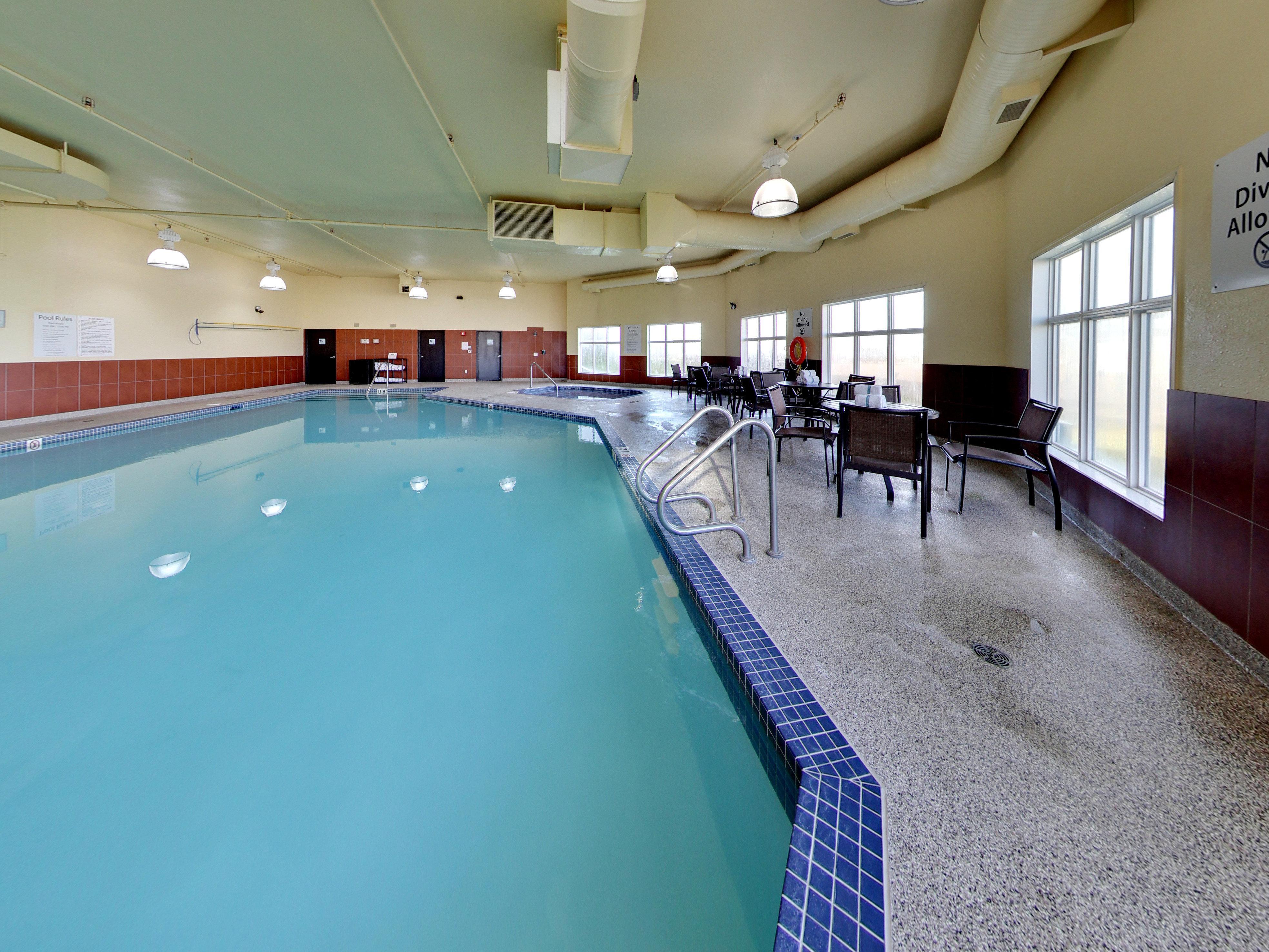 Hotel Express & - Edmonton International Airport By Ihg 2*