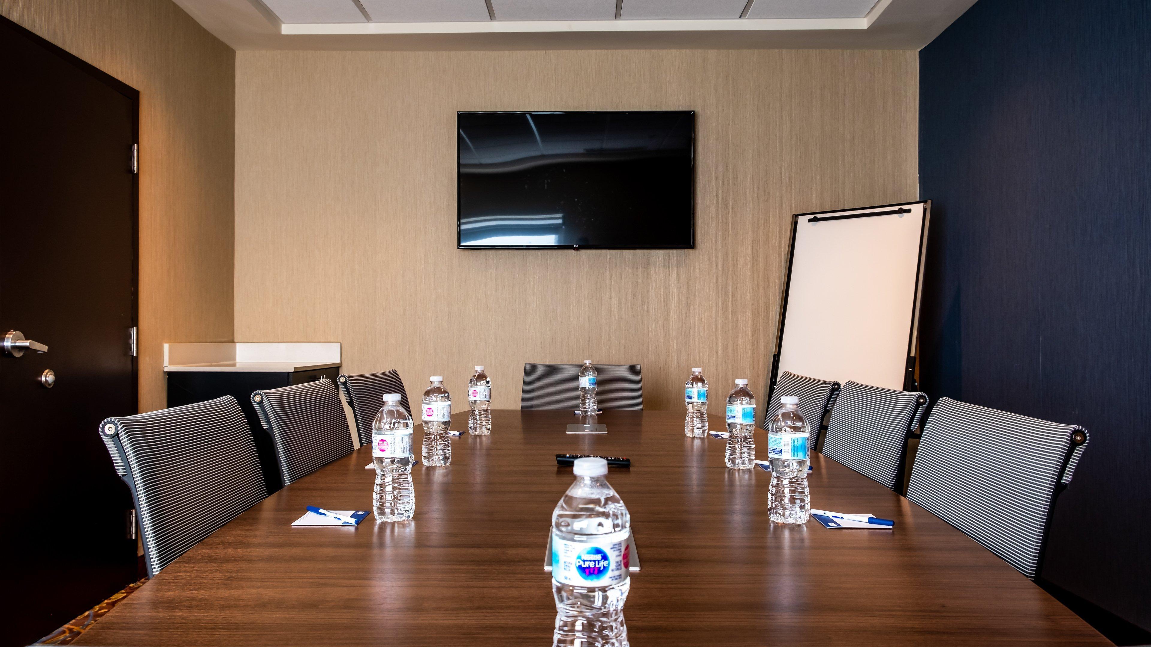 Express & - Edmonton International Airport By Ihg Hotel Nisku