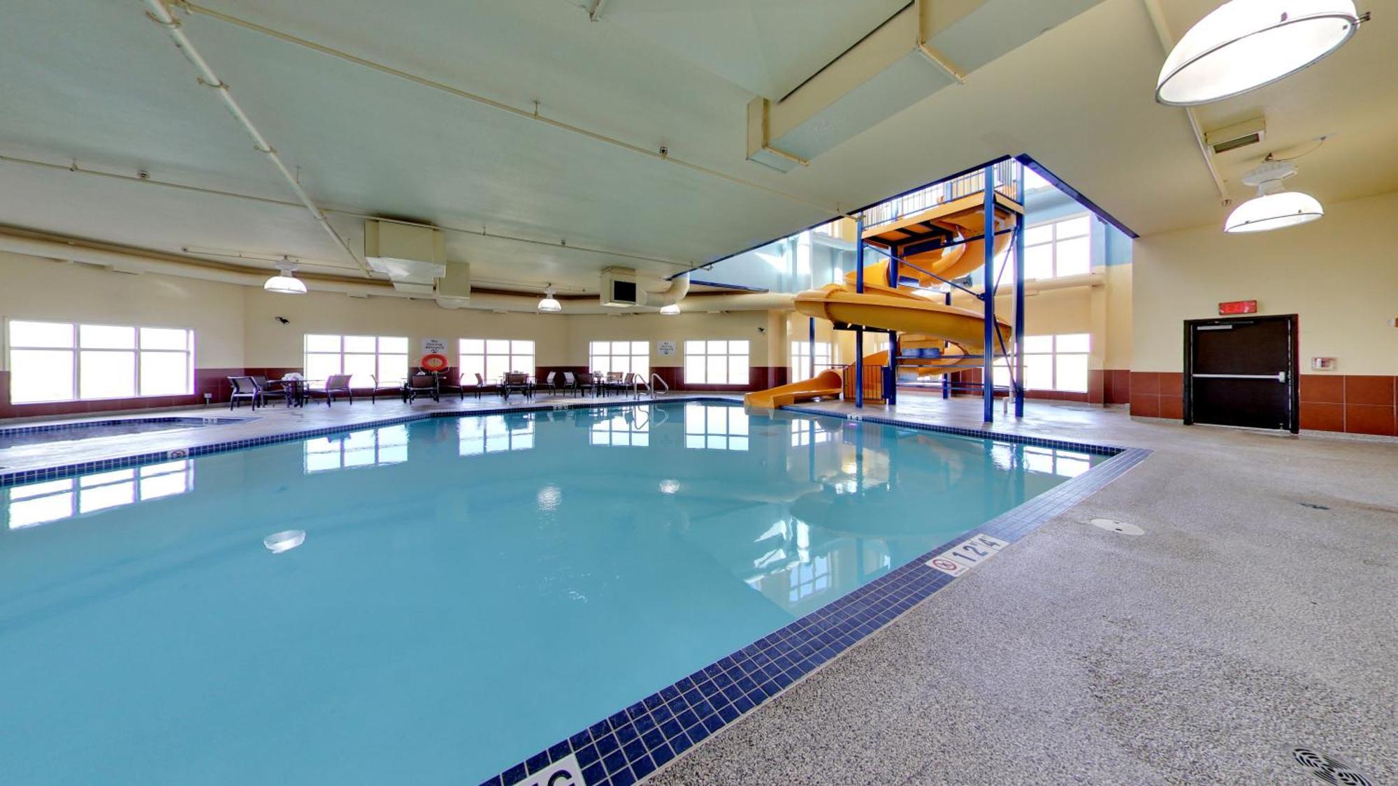 Express & - Edmonton International Airport By Ihg Hotel Nisku
